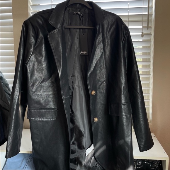 Nasty Gal faux leather oversized blazer - Picture 5 of 9